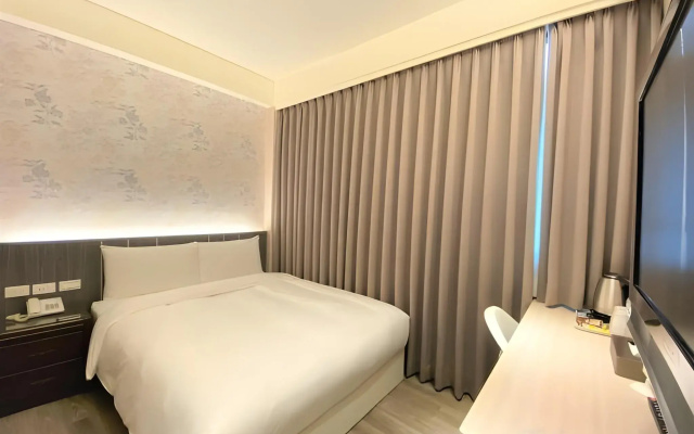 Chair Man Hotel