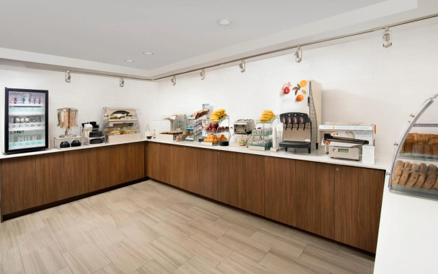 Holiday Inn Express & Suites Baltimore - BWI Airport North by IHG