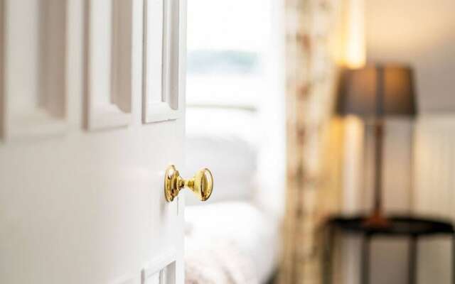 The Gate Lodge - Modern and Period Combined