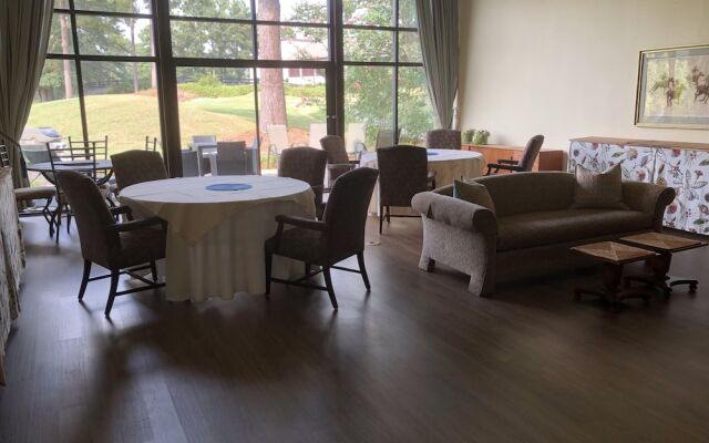 The Inn at Houndslake