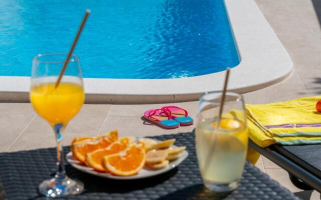 Lux 1 - Heated Pool - A4