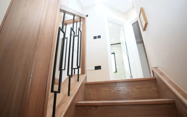 Charming London House - Sleeps 4 & Outdoor Space