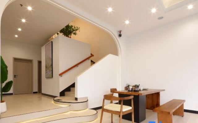 Yingyue Riverside Boutique Homestay