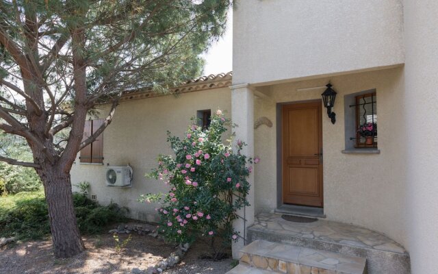 Lively Villa in Félines-minervois With Pool