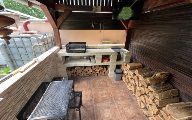 Priestranný dom v tichej časti mesta Levice.