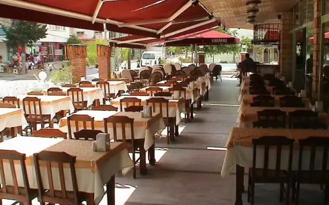 Karakas Apart