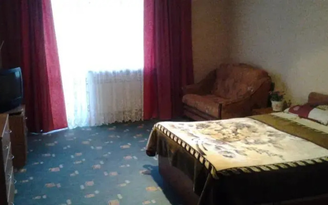 На Володарского