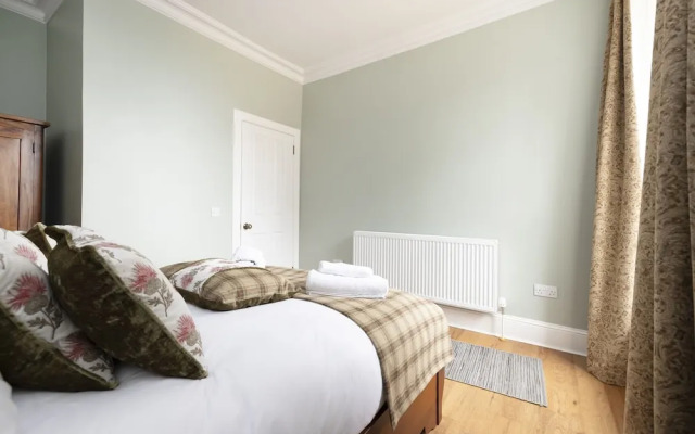 JOIVY Charming 2-Bed Flat Near Edinburgh Castle