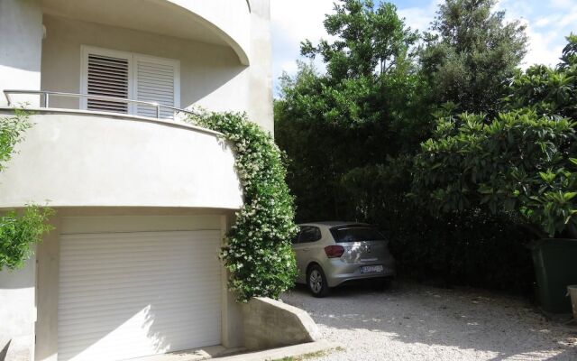 Romantic Oasis modern Apartment