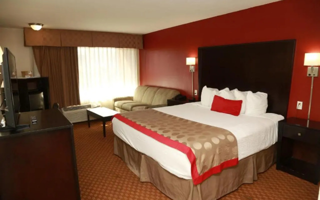 Ramada by Wyndham Fresno North