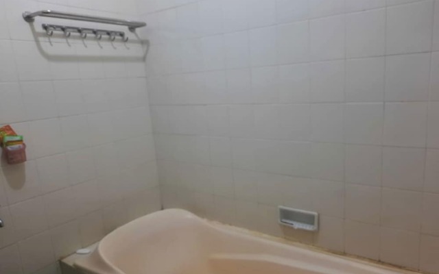 OYO Life 93160 Kost Jenny Karawang