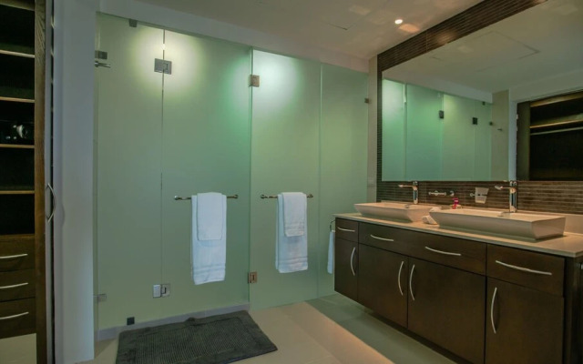Casa Sky Penthouse Mareazul 2 Bedroom Condo by RedAwning