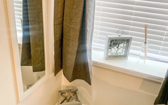 The Rosebery Retreat By The Castle 1-bed Apartment