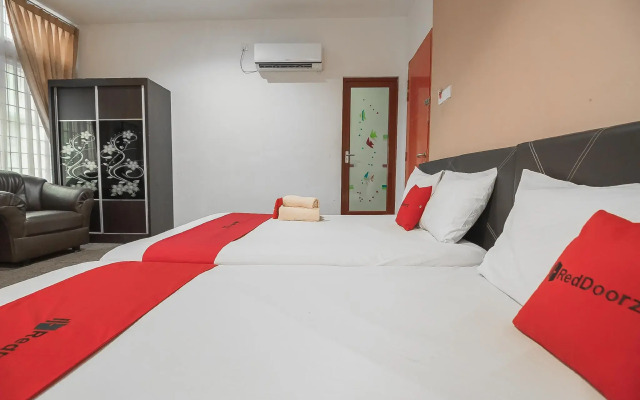 RedDoorz @ Batam Center 2