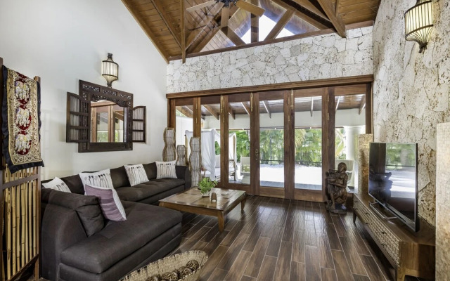 Beautiful Villa with Pool Gym and Maid