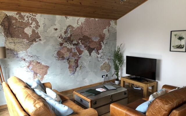 Douglas Fir Lodge With Hot Tub Near Cupar, Fife