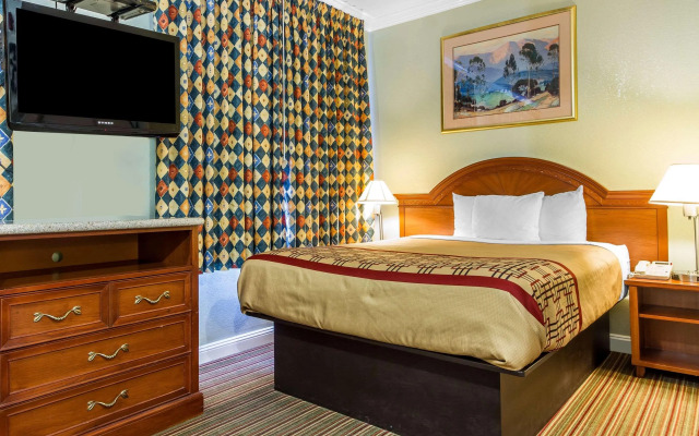 Rodeway Inn & Suites