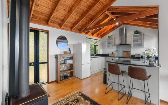 Perfectly Piha - Piha Holiday Home