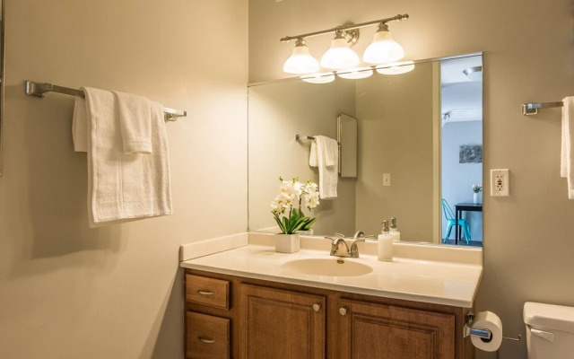 FRONTDESK The Churchill Apts Downtown Minneapolis