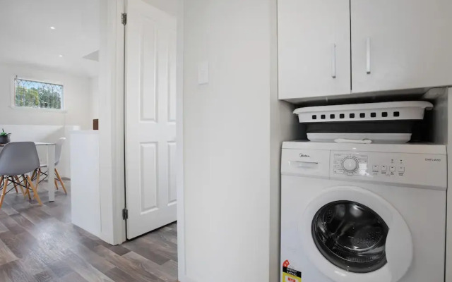Summerside Loft with Air-con