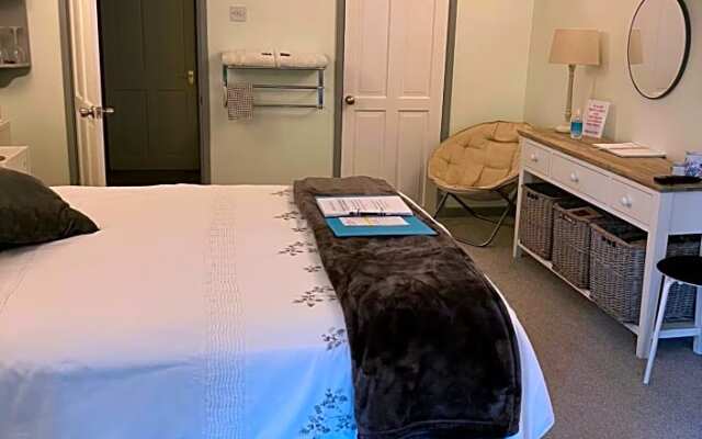 Luxury 3 bedded room with sea peeps and parking