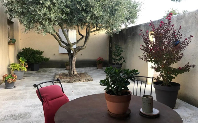 Villa dans le LUBERON à 2 km de LOURMARIN
