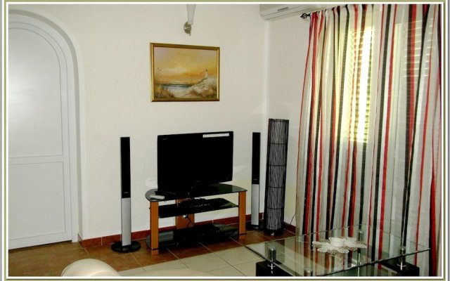 Apartment With 2 Bedrooms in Risan, With Wonderful Mountain View, Encl