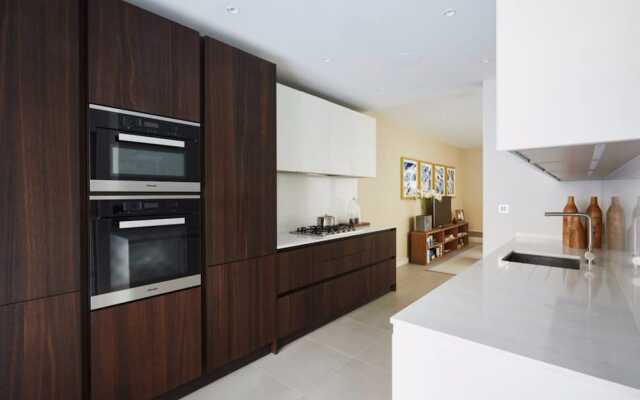 4 Bedroom House in Battersea Sleeps 7