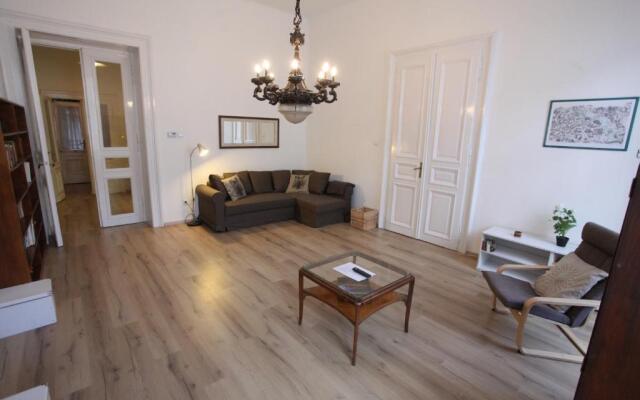 Dfive Apartments - Sissy