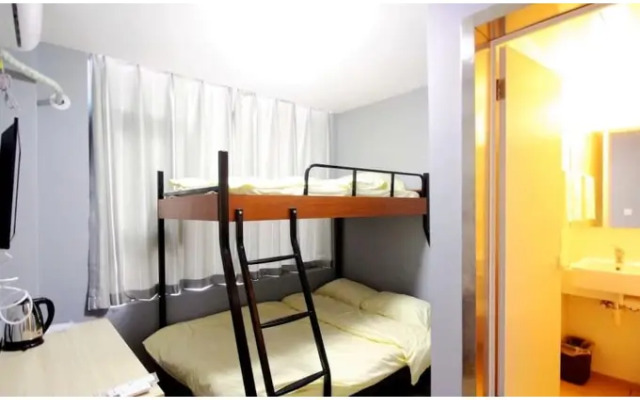 Meet Fish International Youth Hostel