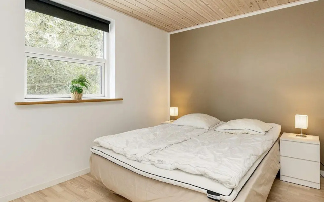 10 Person Holiday Home in Vaeggerlose
