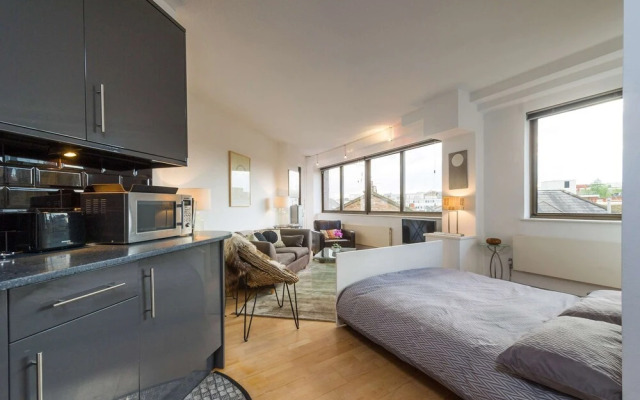 The Snug Spot - Fitzrovia - By Frankie Says