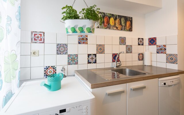 Fr.balcony-trendy neighborhood-2BR 45sqm