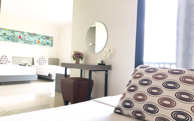 Leenova Hotel