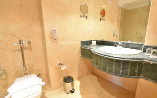 Hawaii Riviera Club Aqua Park - Families and Couples Only