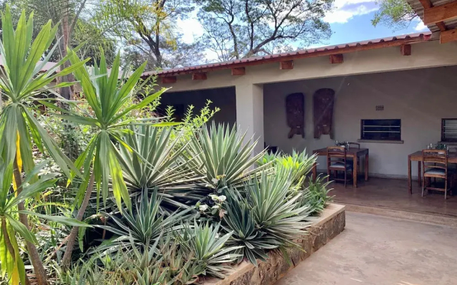 Mitengo House