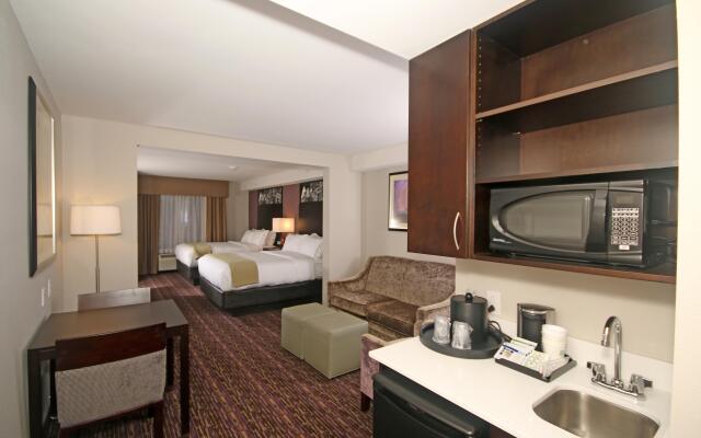 Holiday Inn Express & Suites Charlotte North, an IHG Hotel