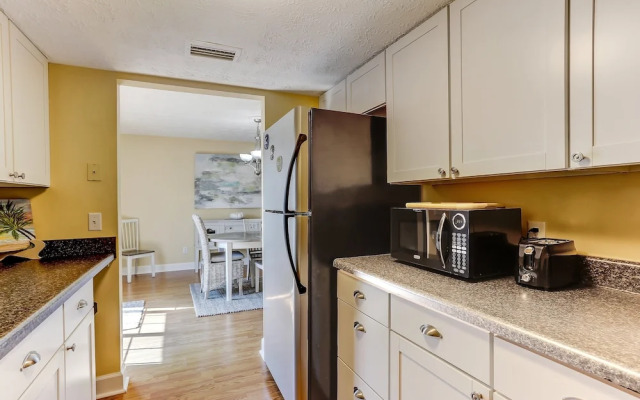 Fernandina Shores Condo with Private Balcony and Access to Pool by RedAwning