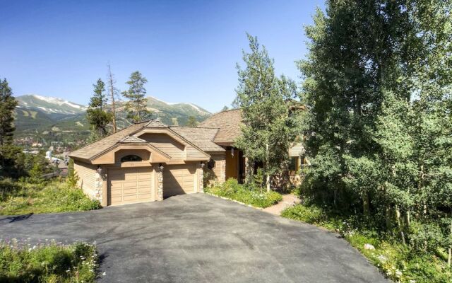 Mountain Majesty at Alpenvu Lodge by RedAwning