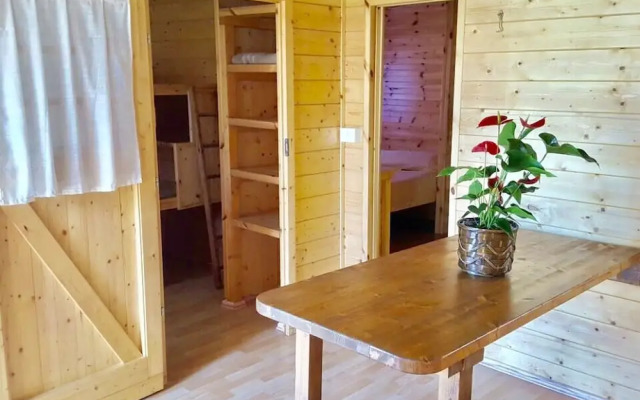 Wooden Chalet with Terrace near Sea