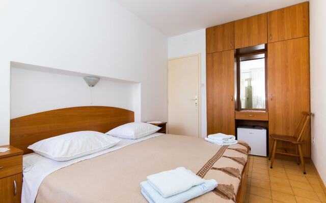Rooms Holiday Vibes