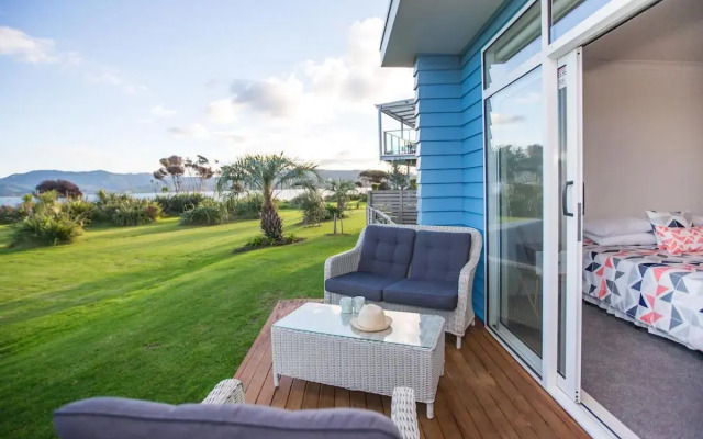 Waterfront Wonder - Matarangi Holiday Home