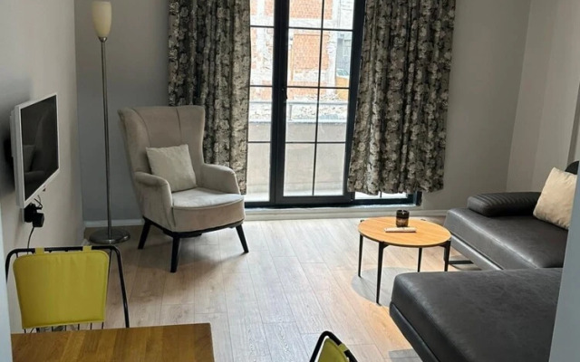 Lovely Apartment With Balcony in Esenler