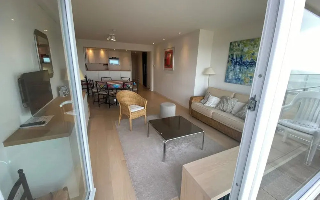 Sea View Stay for 6 Guests