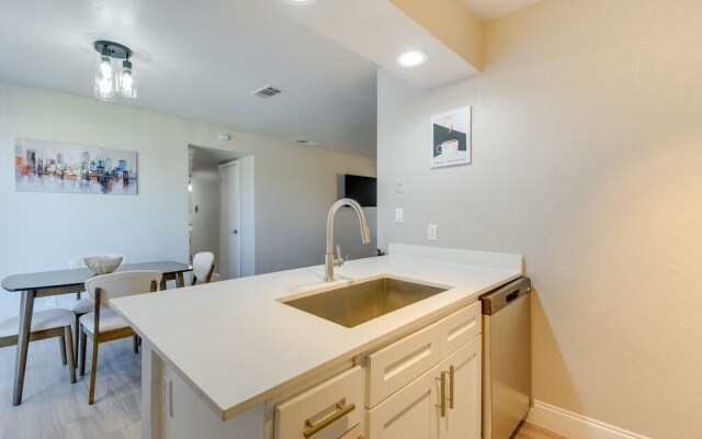 6 Mi to At&t Stadium: Grand Prairie Apt w/ Balcony