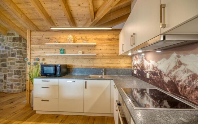 Ski-In / Ski-Out Chalet Maiskogel 13a by Alpen Apartments