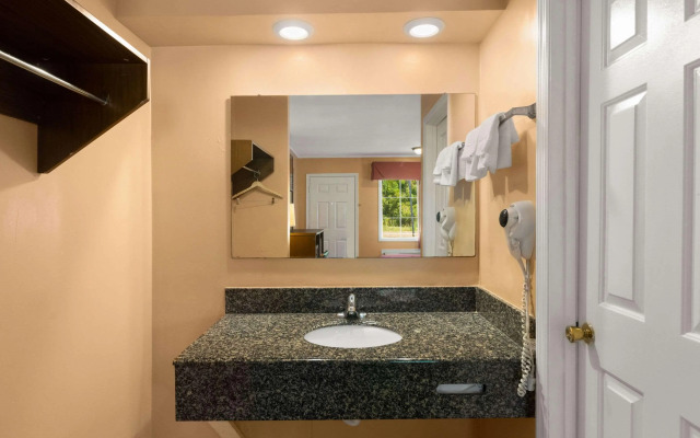 Econo Lodge Cornersville