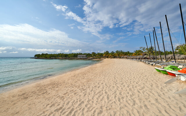 Aston Costa Verde Beach Resort