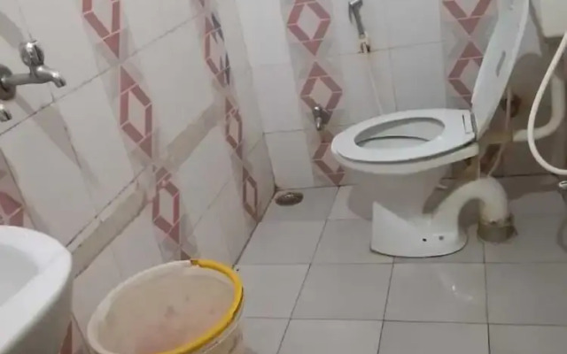 OYO 70117 Shivanand Hotel