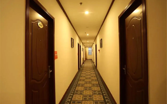 Wode Aladdin Hotel (Heze Bus Station)